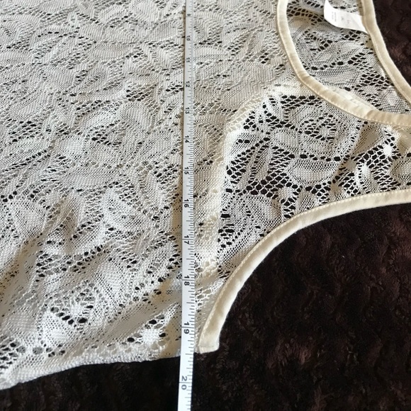 Brand:West loop. mini length and white floral pretty net top. - Picture 4 of 6